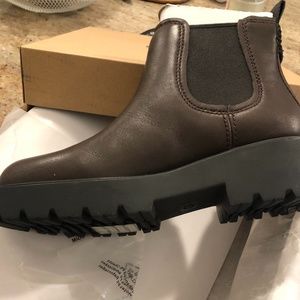 UGG Markstrum Size 6 Women's